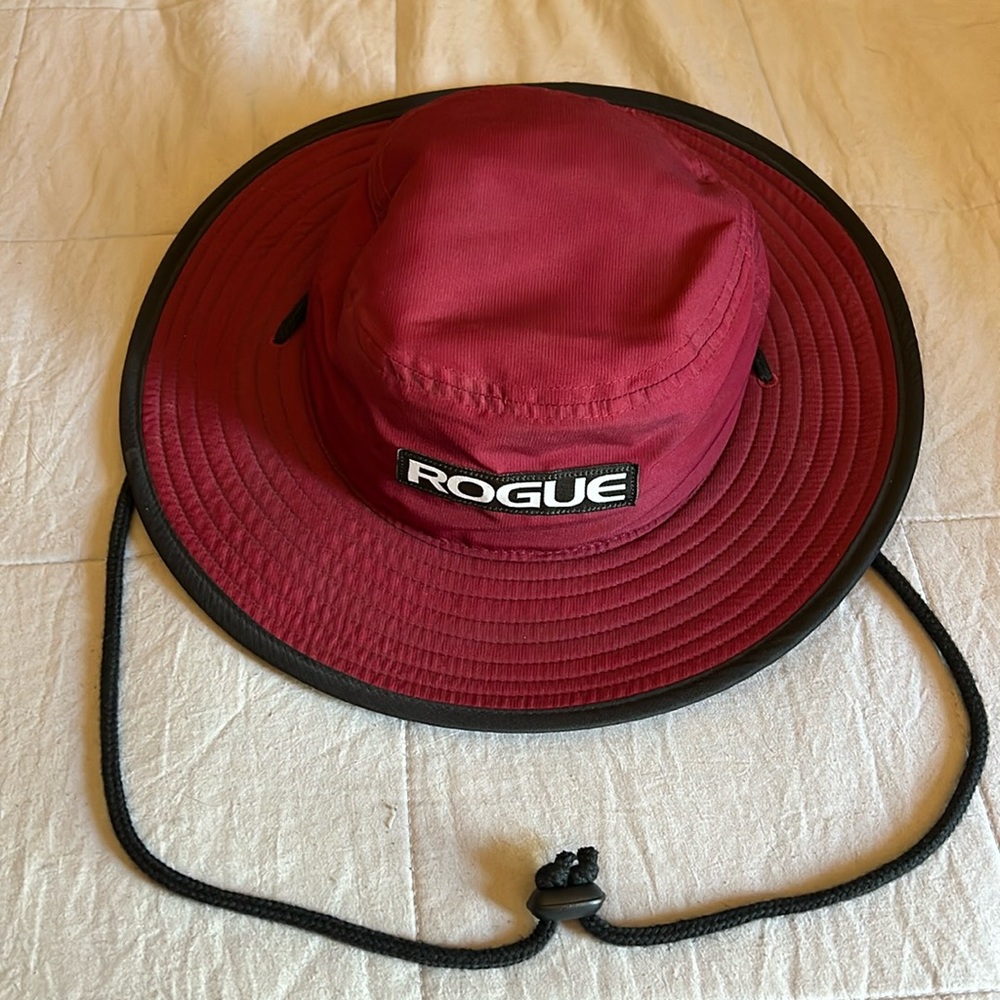 Rogue bucket hat, maroon